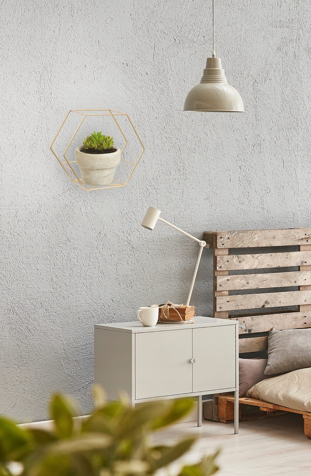 Kwietnik wiszący na ścianę loft złoty drut Favo - obrazek 3